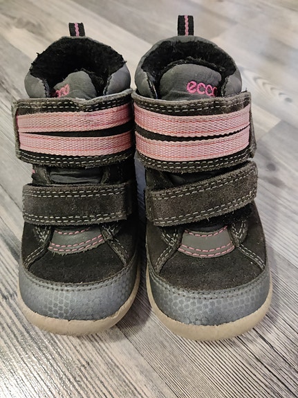 Ecco kengät 23