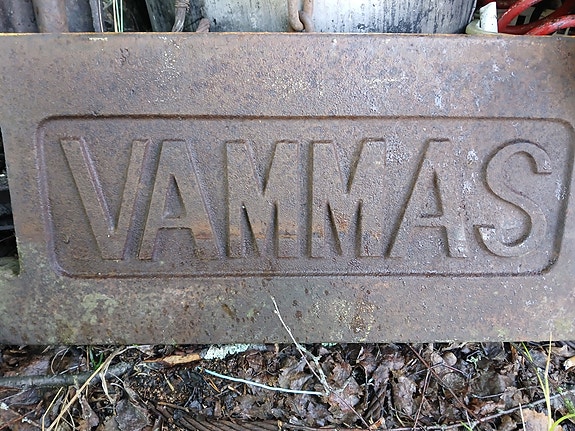 Vammas valurautainen kyltti / kilpi