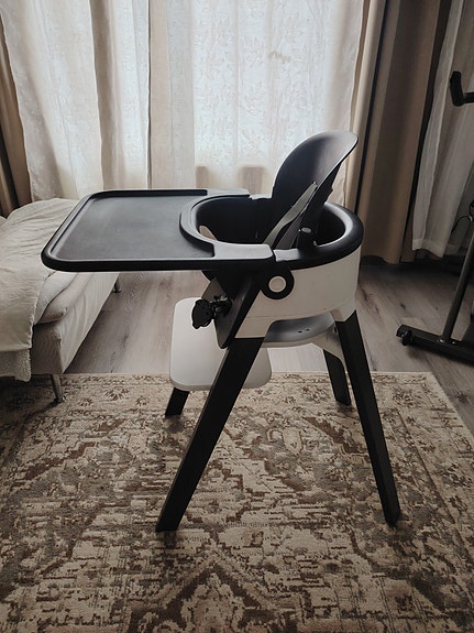 Stokke syöttötuoli tarjottimella