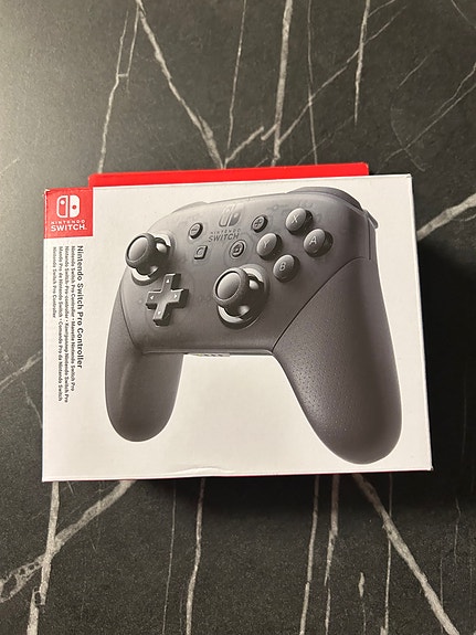 Nintendo Switch Pro Controller (Like New)