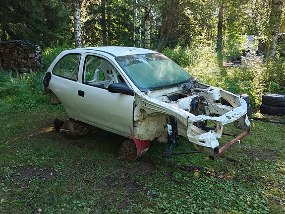 Opel Corsa B GSi kaarellinen kori