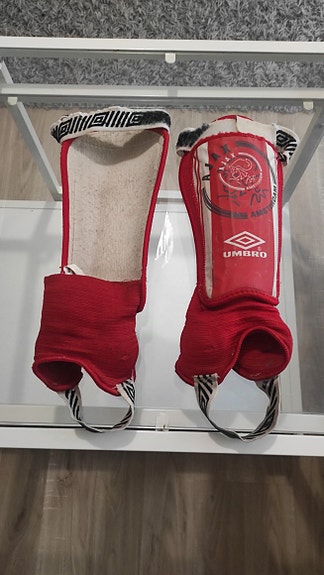 Umbro säärisuojat