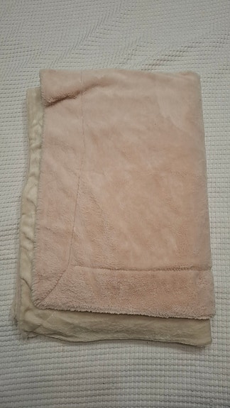Lämmin beigen värinen viltti