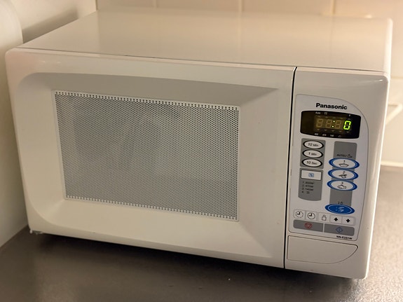 Myydään toimiva Panasonic mikroaaltouuni