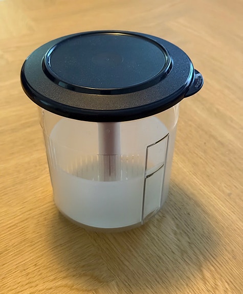 Hyväkuntoinen käyttämätön Tupperware herkkuhissi
