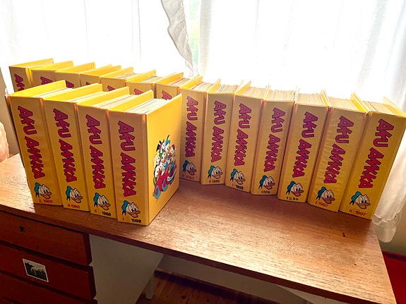 Aku Ankka-kansioita vuosikertoja 1977 - 1997