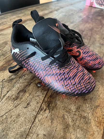 Puma jalkapallokengät koko 28 unisex