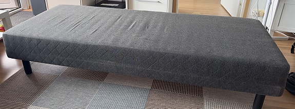 90 × 200 cm sänky