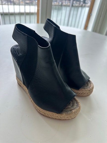 Balenciaga nahkaiset kiilakorko sandaalit koko 36 musta