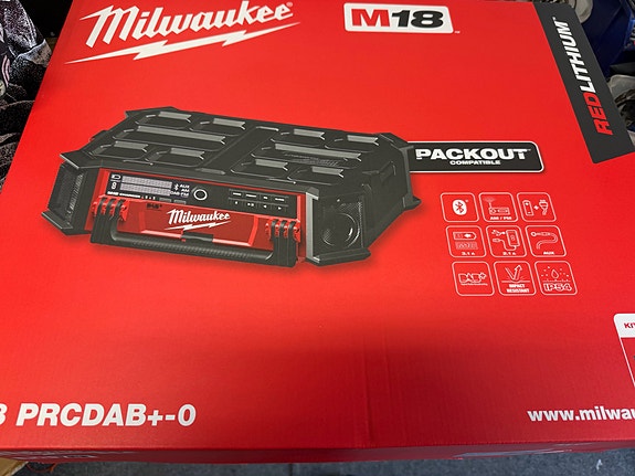 Milwaukee radio/lataustelakka