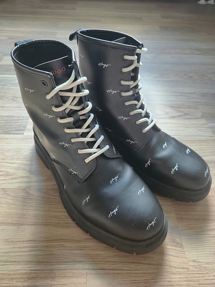 HUGO (Hugo Boss) nahkamaiharit/bootsit, koko 44