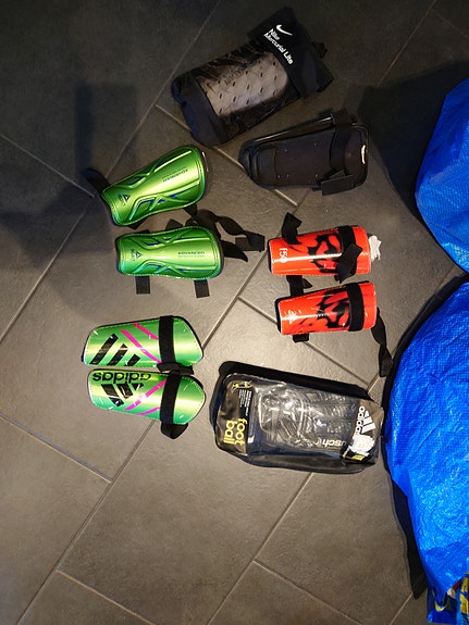 Nike, Adidas ja Select säärisuojat jalkapalloon