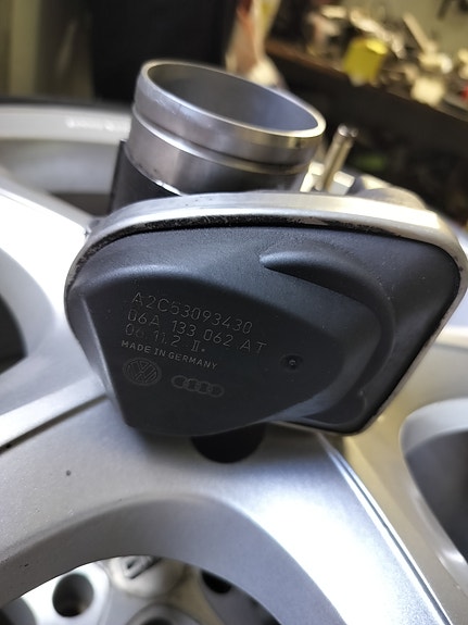 Kaasuläppäkotelo vw golf v