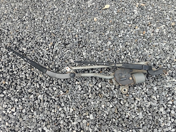 Audi A6 C6 pyyhkijän vivusto