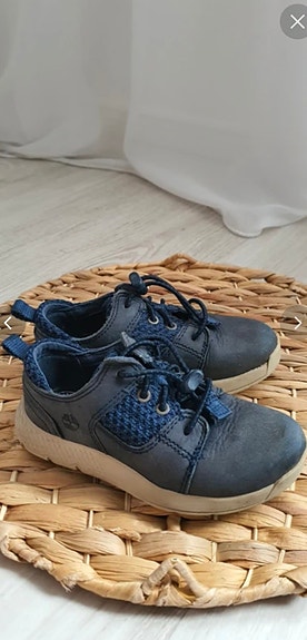 Timberland-kengät koossa 26.
