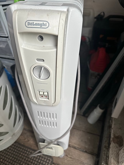 DeLonghi öljytäytteinen sähköpatteri valkoinen