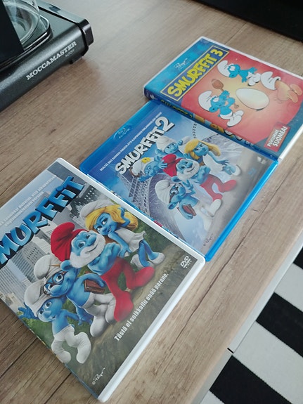 Smurffit DVD- ja Blu-ray -elokuvapaketit