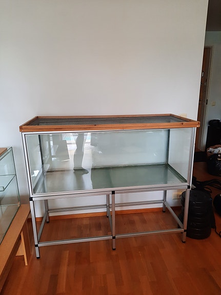 Iso terraario 131x52x51