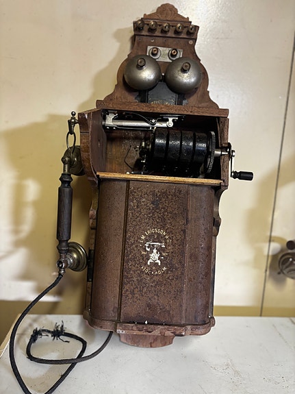 LM Ericsson antiikki seinä puhelin