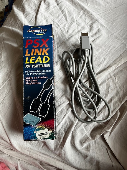 Linkkikaapeli pleikkarille