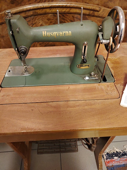 Vanha Husqvarna ompelukone