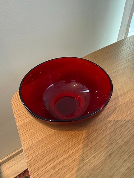 Iittala Teema punainen lasikulho (Kaj Franck)