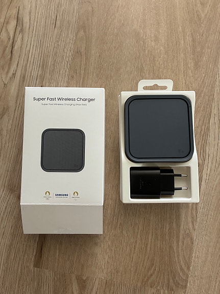 Samsung Super Fast Wireless Charger -laturi