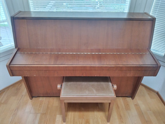 Kawai pystypiano ruskea