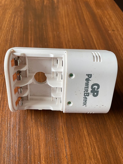 GP PowerBank GPKB05 akkulaturi AA/AAA paristoille