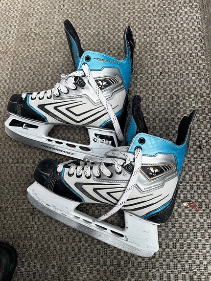 CCM Vector 3.0 jääkiekkoluistimet, koko 42,5