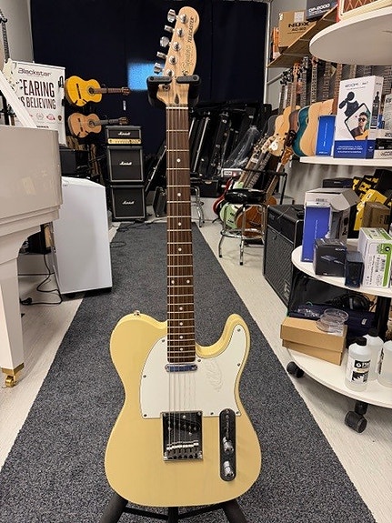 Squier Standard Telecaster sähkökitara käytetty