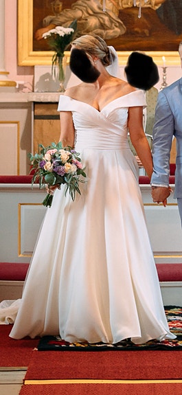 Morilee 5712 Providence hääpuku (koko US 12 / EU 42)