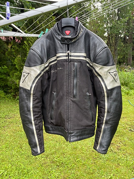 Dainese nahkainen ajotakki koko 50 musta