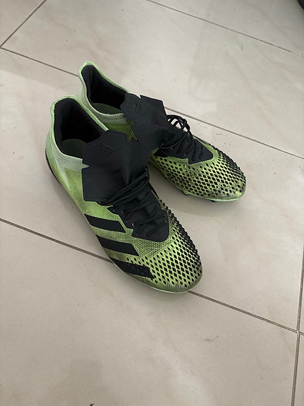 Adidas Predator jalkapallokengät koko 44 / US 10 vihreä/musta