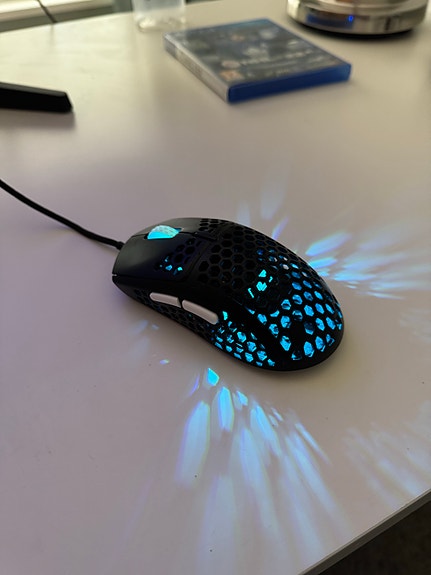 Vähän käytetty pelihiiri