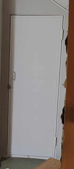 Vanha väliovi/komeron ovi 650x1750