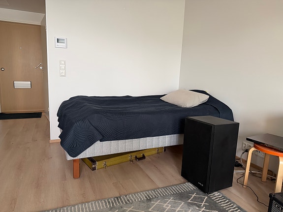 Hyväkuntoinen 120 cm sänky