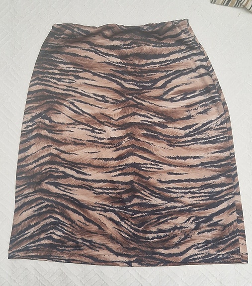 H&M Hennes Collection lyhyt trikoohame S eläinkuviolla