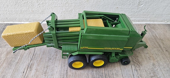 Bruder John Deere -paalain