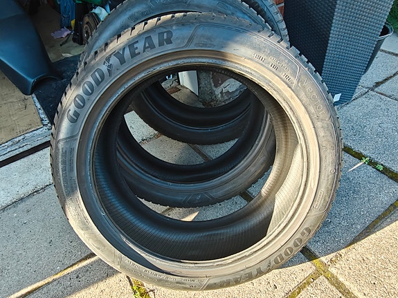 Goodyear 245/45R19 102V XL renkaat