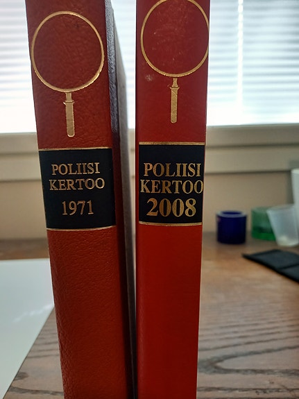 Poliisi kertoo kirja sarjat 1971 - 2008