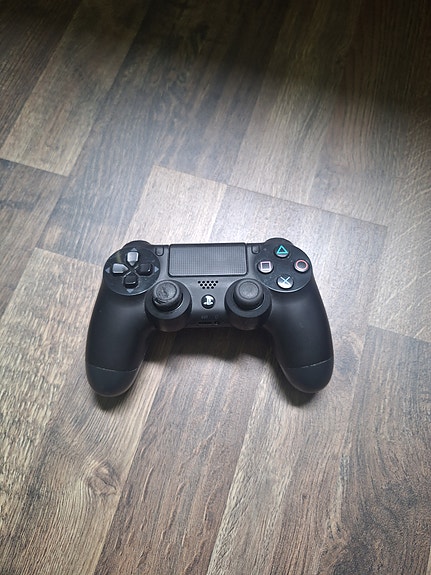 PS4 ohjain aito– toimii hyvin