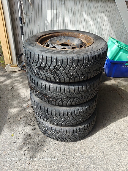 Bmw Peltivanteet nastarenkailla.