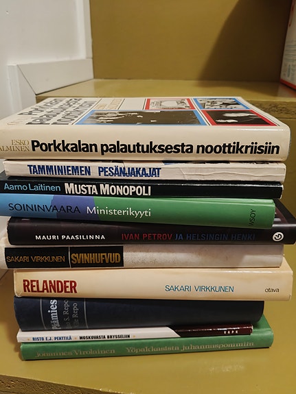 Poliittista historiaa pino