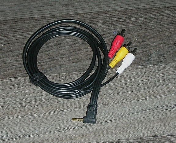 A/V kaapeli ( RCA & 3.5mm )