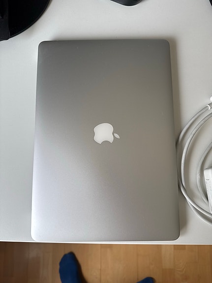 Apple MacBook Pro kannettava tietokone 15" hopea