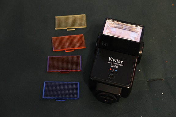 Vivitar 2800 auto-thyristor salama ja värieffektejä