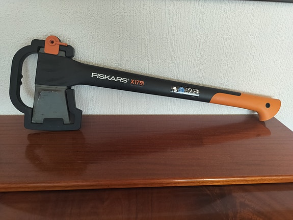 Fiskars X17 halkaisukirves