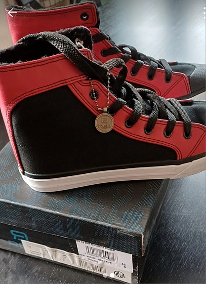 Red-tennarit 41