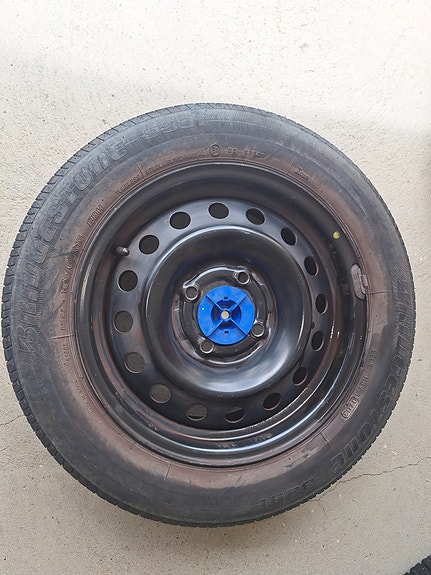 Nissa Almera N16 varapyörä / teräräsvanne renkaalla